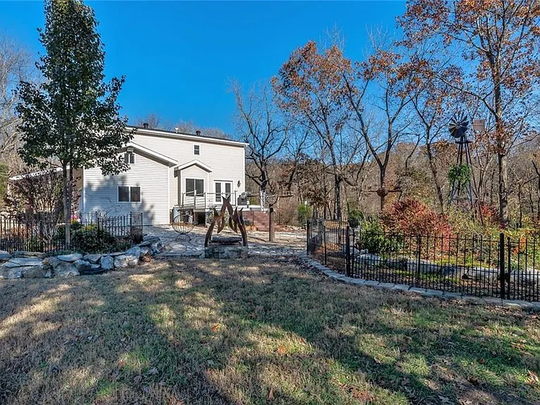 56 Overton Dr — Photo 19