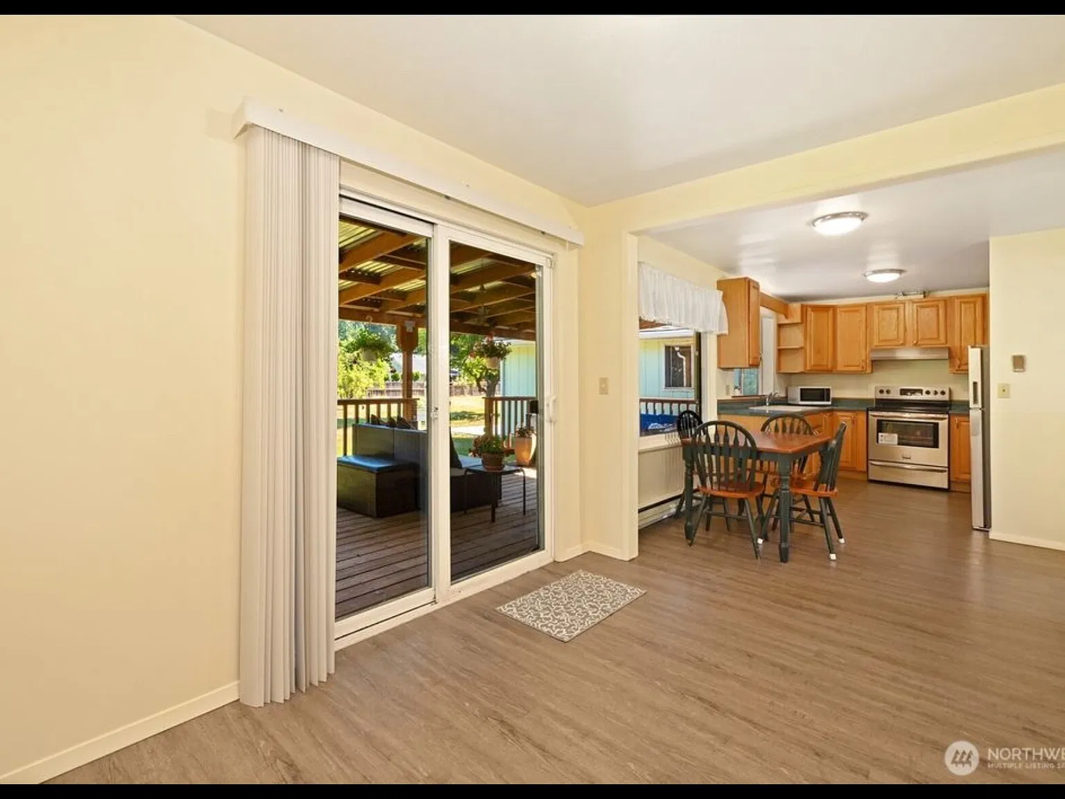 3 bed, 1780 sqft, $2,200 — Photo 4