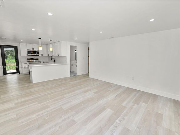 5th image of 2549 Gress Ln