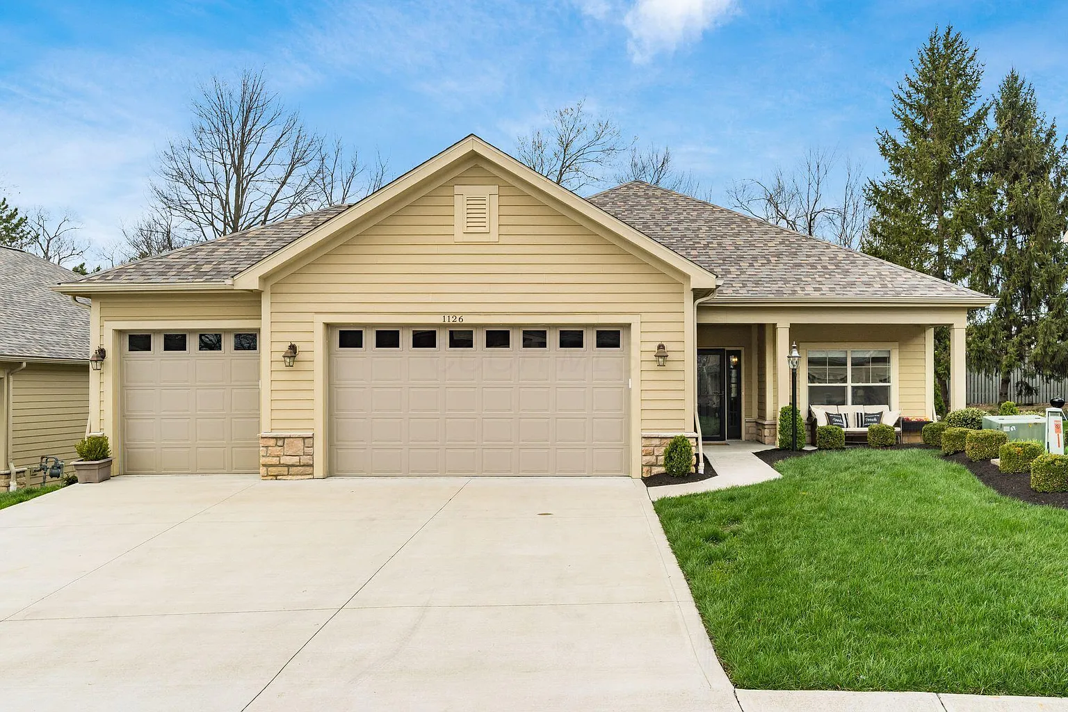 1126 Cross Creeks Rdg photo 1