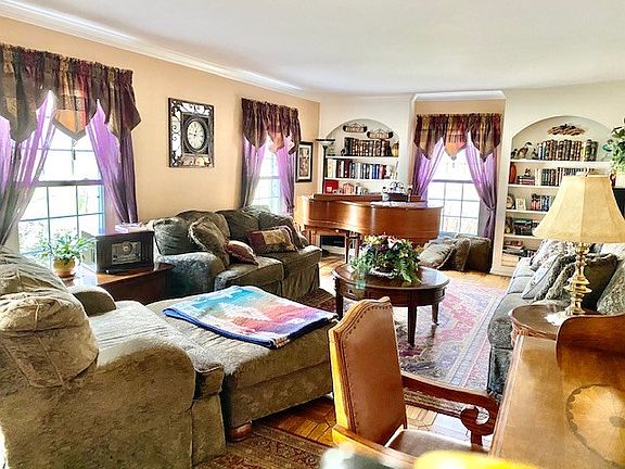 5th image of 739 Newman Way