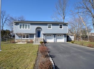 11 3rd Ave, Roseland, NJ 07068