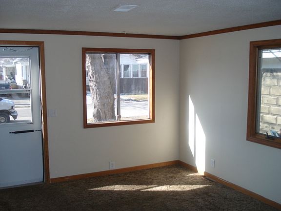 2nd image of 2530 Maple St