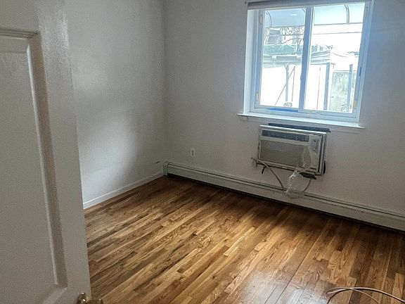 4th image of 52-33 71st St Floor 1