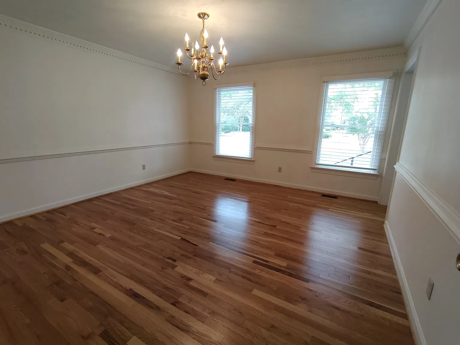 4 bed, 3287 sqft, $3,995 — Photo 3