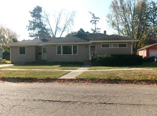 1014 6th St, Baraboo, WI 53913