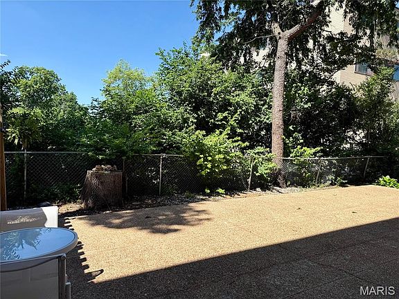 3rd image of 8631 Old Bonhomme Rd APT 1E