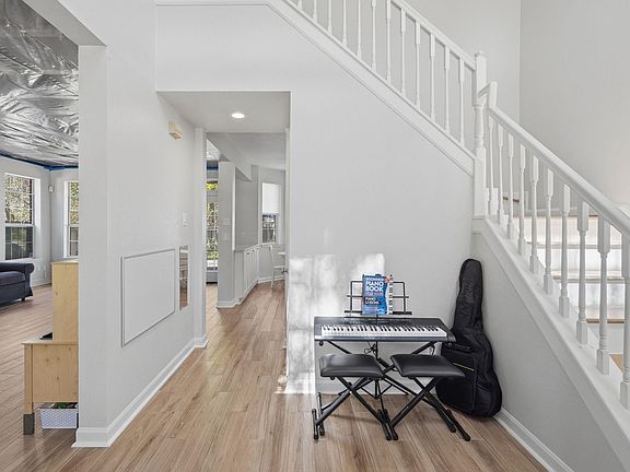 5th image of 18 Hawkseye Pl