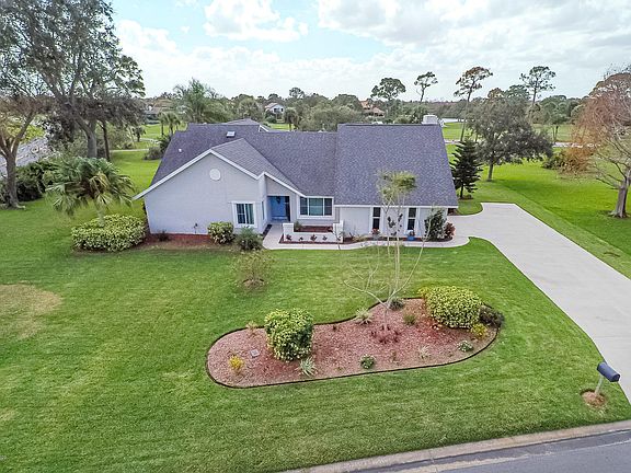 3rd image of 550 Whispering Pines Cir