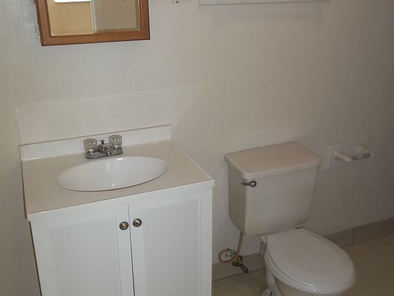 Bathroom w/ shower
