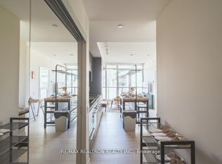 90 Queens Wharf Rd #712, Toronto, ON M5V0J4