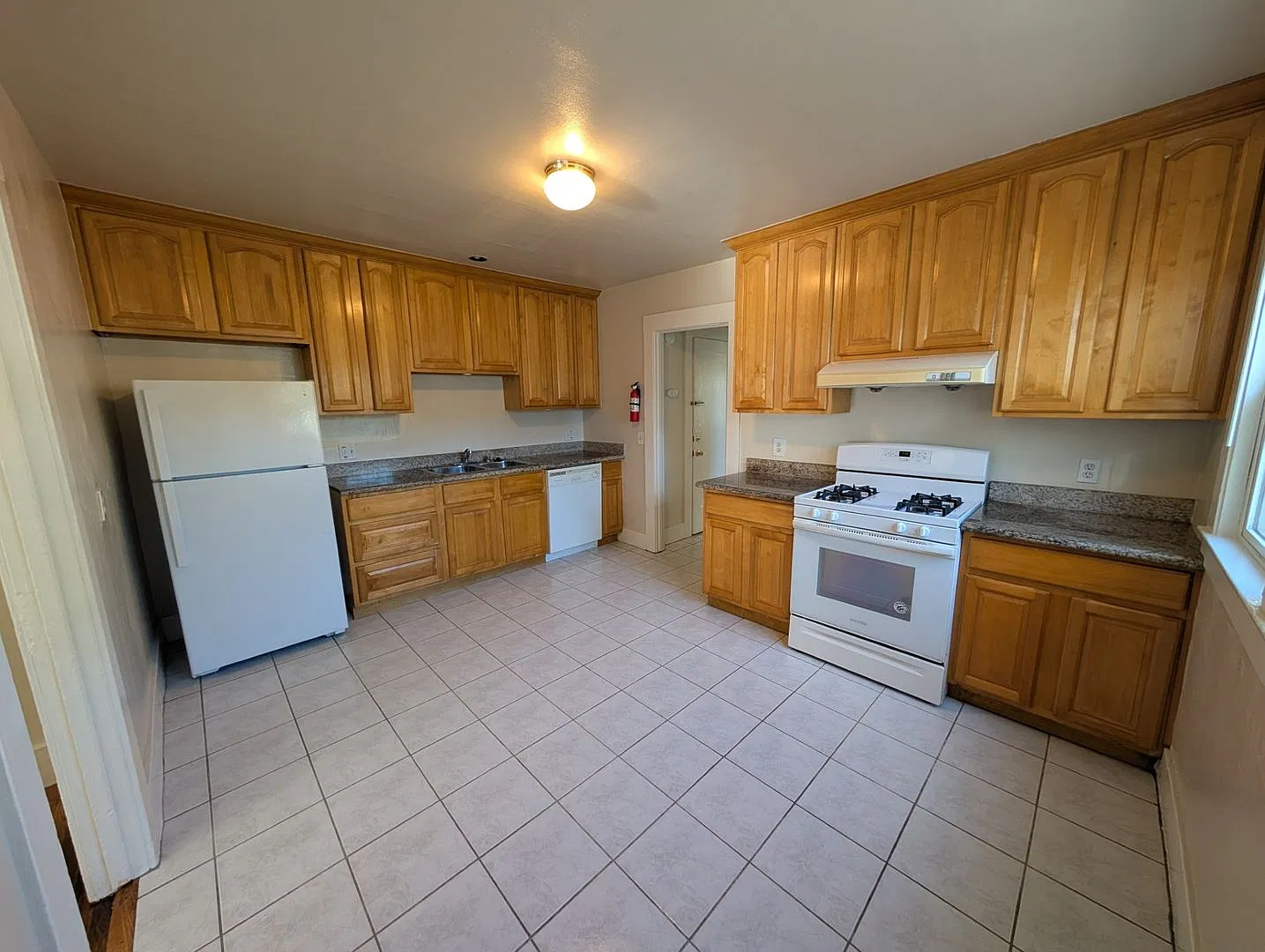 Spacious 2 Bed- 1 Bath, with Hardwood/Tile Floors throughout- near East 23rd Ave. — Photo 3