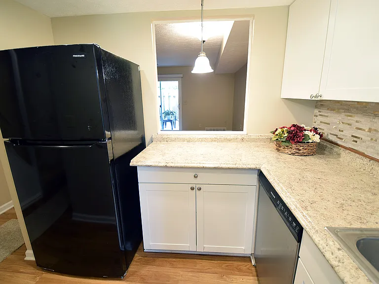 20 King Arthur Ct — Photo 10