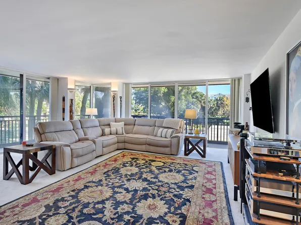 2427 Presidential Way #204, West Palm Beach, FL 33401