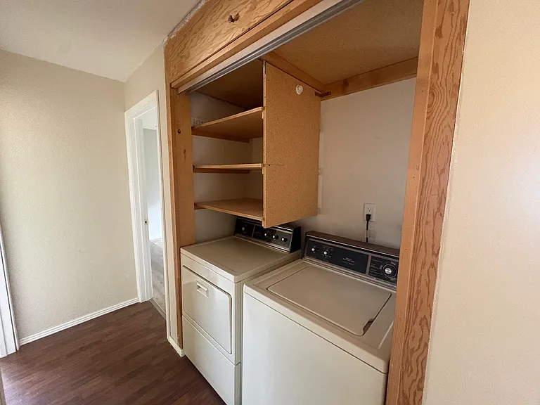 1415 Hollins Ave — Photo 26