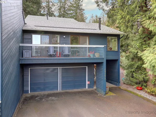 4816 SW Caldew St APT D, Portland, OR 97219