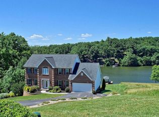 10 Old Point Rd, Moneta, VA 24121