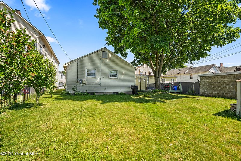 2nd image of 781 4th Avenue