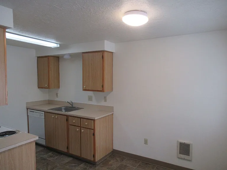 Quiet Two Bedroom Apartment in Keizer — Photo 6