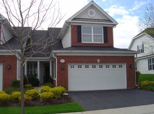 1004 Broadmoor Dr, Elgin, IL 60124