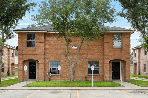725 Sonesta Ct #1 Photo 1