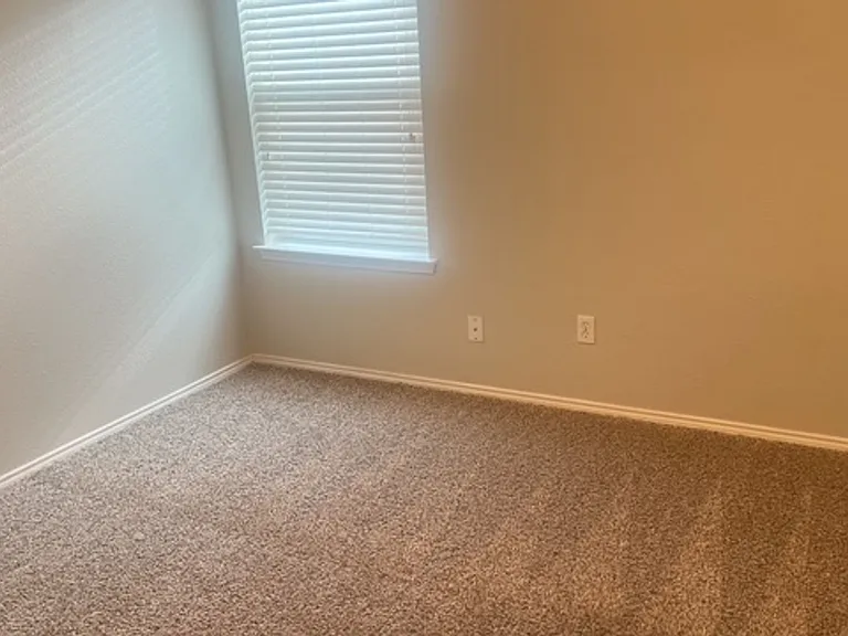 2913 Vicksburg Ln — Photo 33