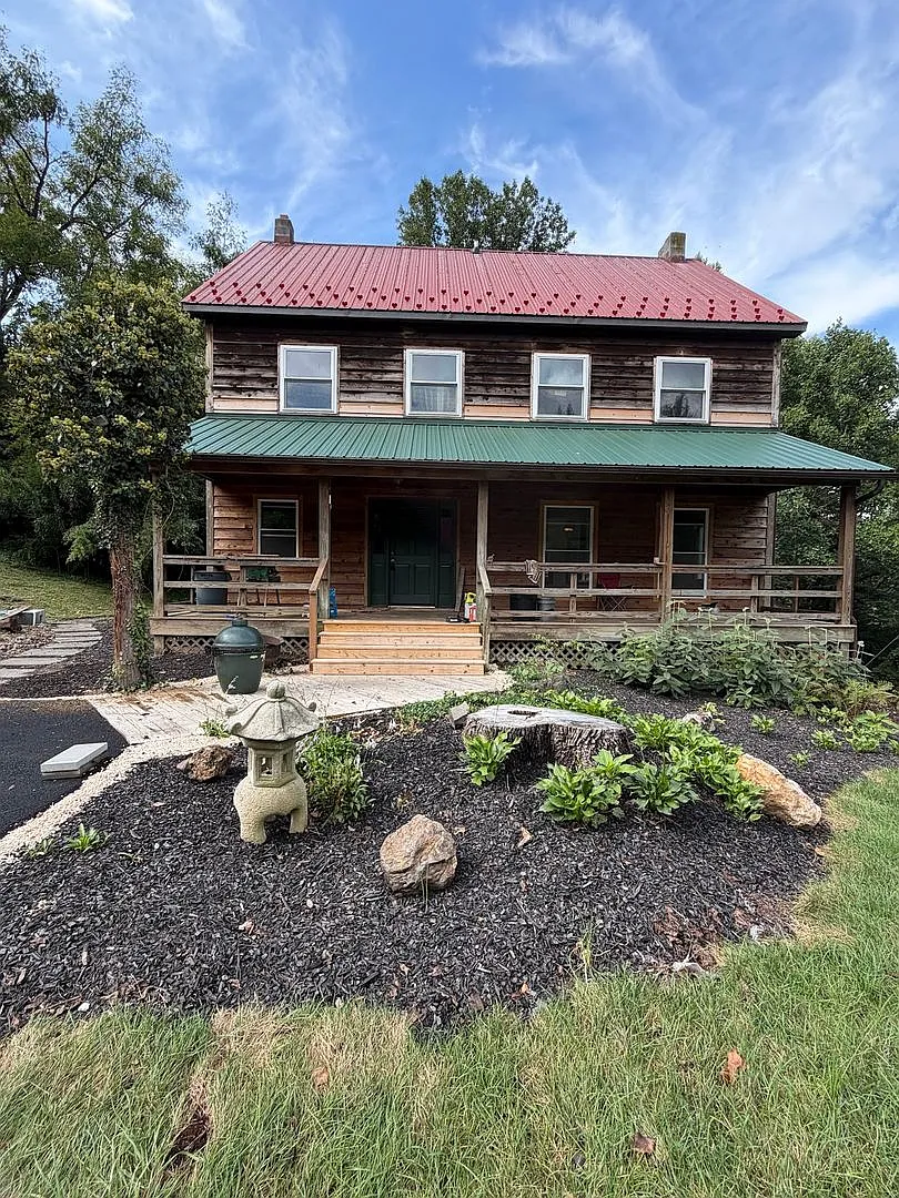 4 Bedroom Country Style Home — Photo 1