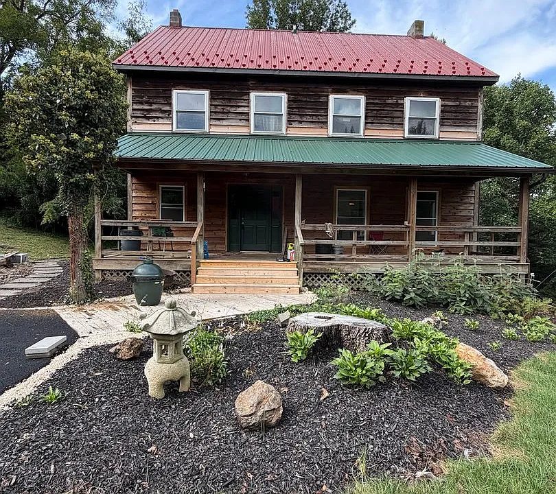11 Hartman Ln
