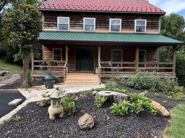 11 Hartman Ln, Morgantown, PA 19543