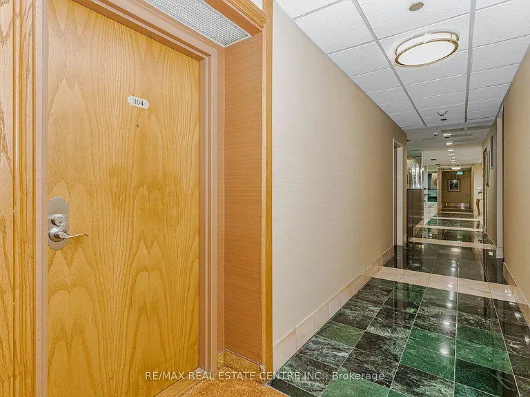 310 Mill St S #104 — Photo 6