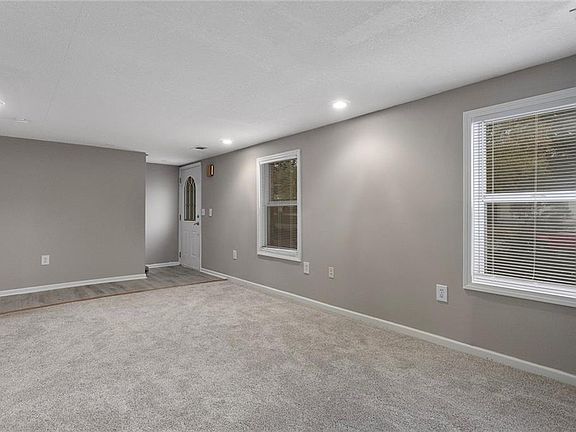5th image of 5876 N Oakley Ave