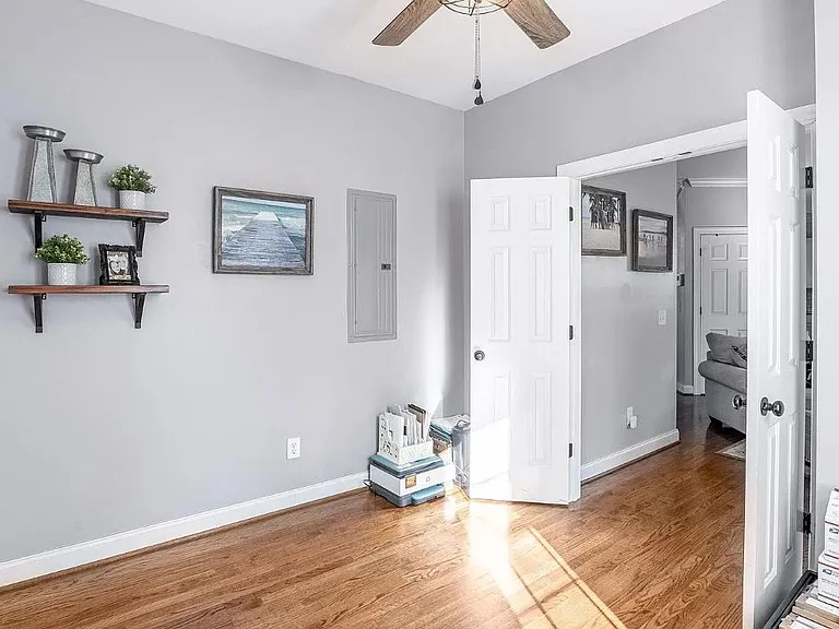 1005 Tarrytown Ln — Photo 15