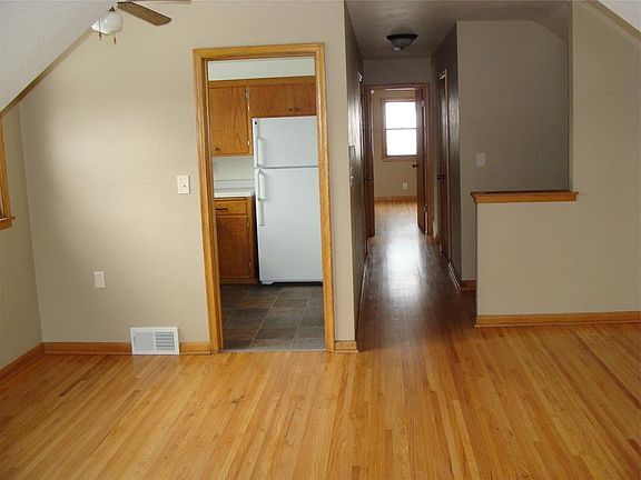 4th image of 4 Belvidere St W #6