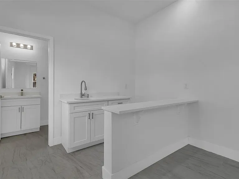 1221 SW 5th St — Photo 10