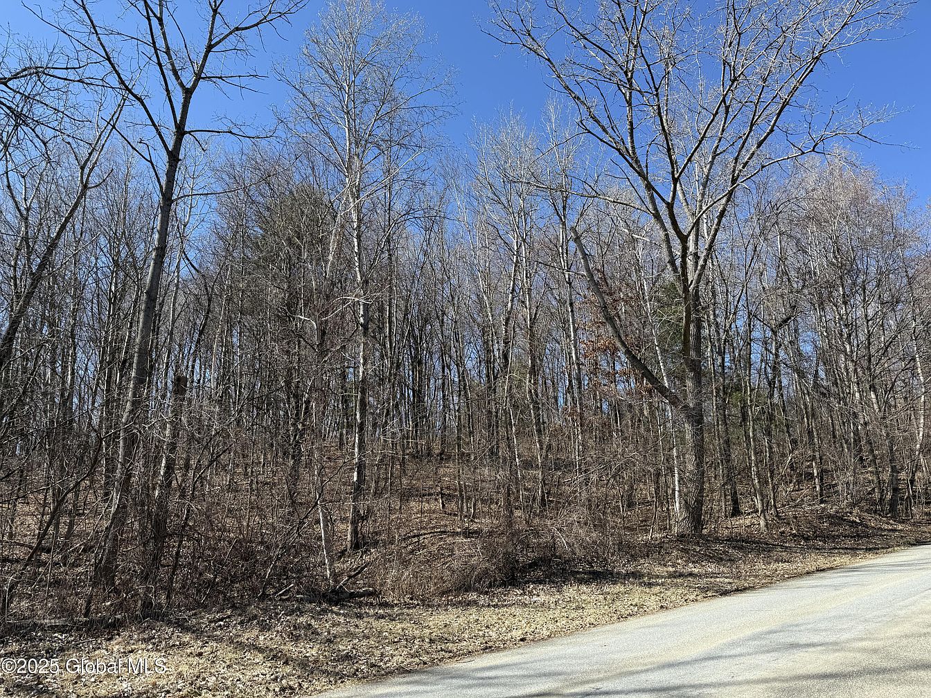 2nd image of L8 Beverly Road