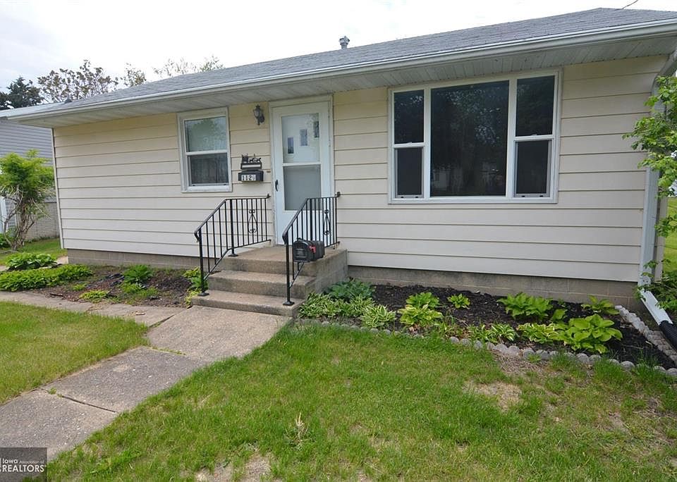 1129 Spring St, Grinnell, IA 50112 Zillow