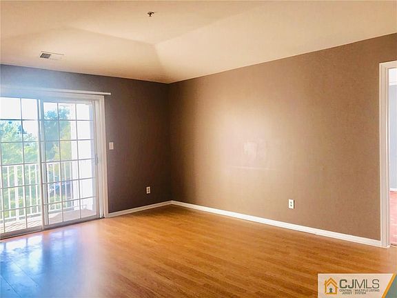 3rd image of 931 Waterford Dr #931