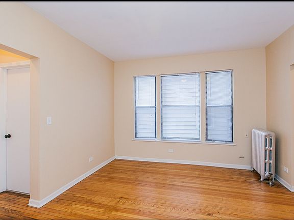3rd image of 7726 N Marshfield Ave APT 1C