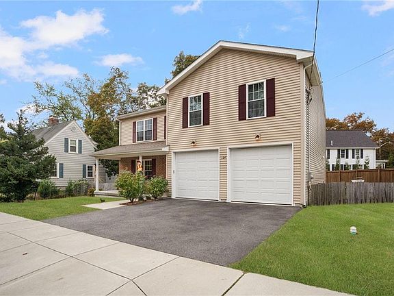 3rd image of 124 Bishop Ave E