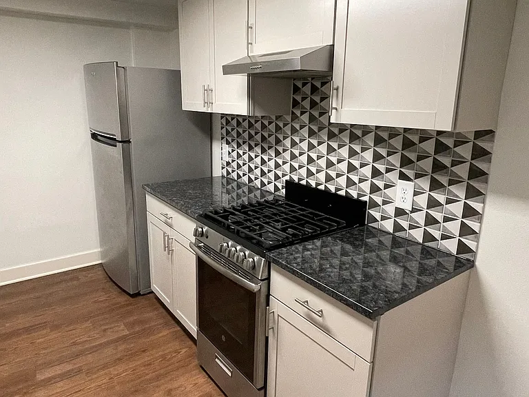 833 Grand Apartments — Photo 45