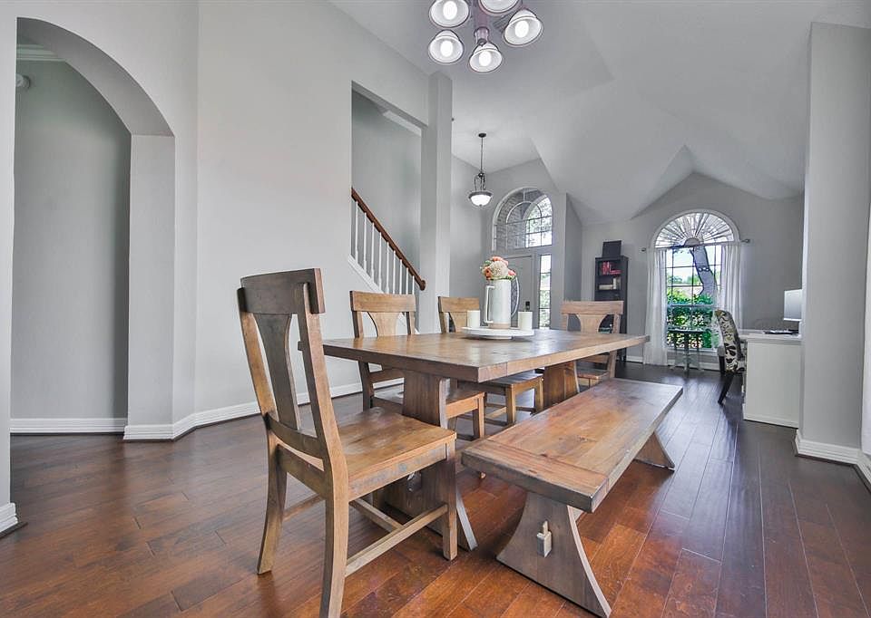 1st image of 6302 Townsgate Cir