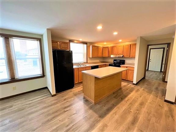 2nd image of 3275 Ivanhoe Ave