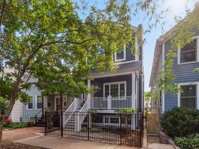 2233 W Fletcher St, Chicago, IL, 60618