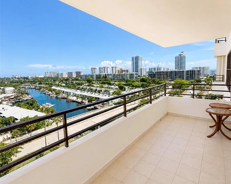 2500 Parkview Dr #1207