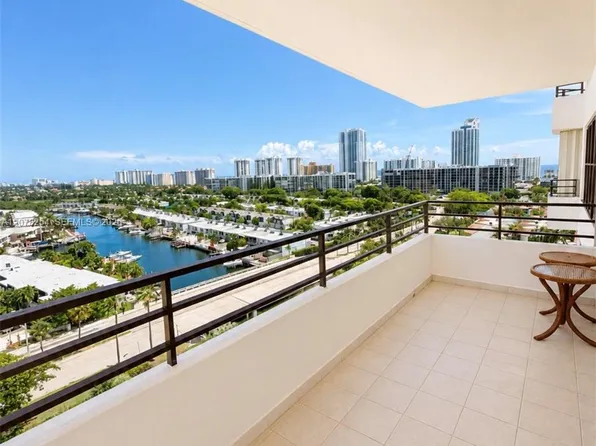 2500 Parkview Dr, Hallandale Beach, FL