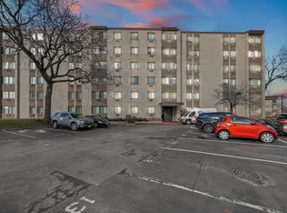 9720 S Pulaski Rd APT 201, Oak Lawn, IL 60453