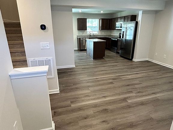 2nd image of 1629 Mountain Ash Ln