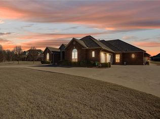 10100 SW 33rd St, Yukon, OK 73099