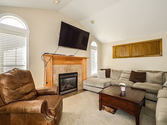2nd image of 3917 Cambria Dr