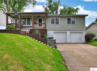 6405 Parkview Ln, Omaha, NE 68104